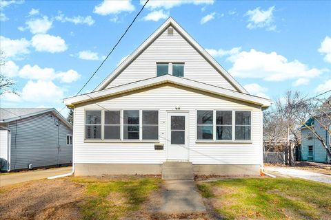 Photo of 340 E Baker Street, Bloomington, IL 61701 (MLS # 12546099)