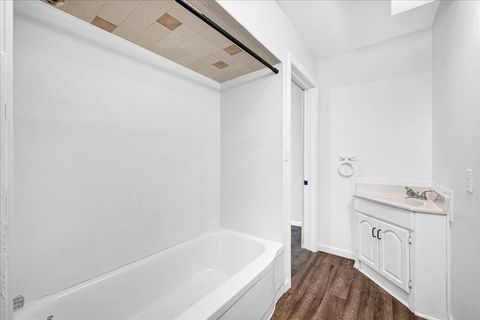 Tiny photo for 340 E Baker Street, Bloomington, IL 61701 (MLS # 12546099)