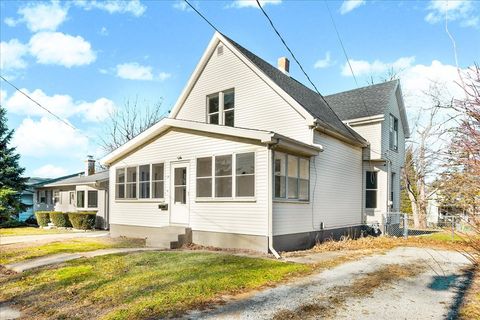 Tiny photo for 340 E Baker Street, Bloomington, IL 61701 (MLS # 12546099)