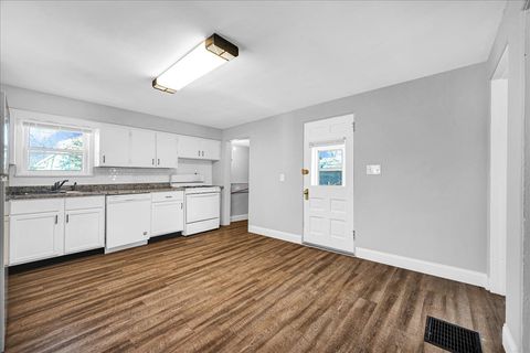 Tiny photo for 340 E Baker Street, Bloomington, IL 61701 (MLS # 12546099)