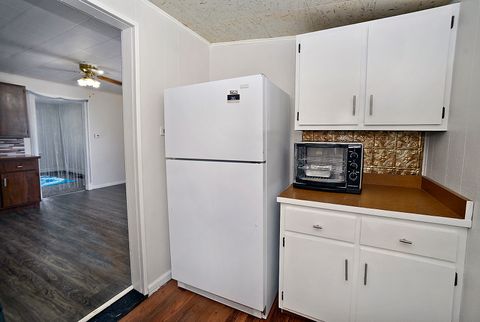 Tiny photo for 1617 Pine Street, Ottawa, IL 61350 (MLS # 12437495)