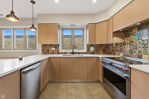 Tiny photo for 1010 N Harlem Avenue #504, River Forest, IL 60305 (MLS # 12614370)