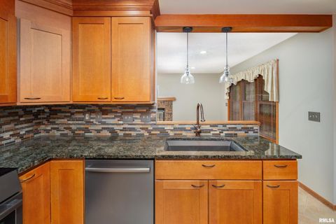 Tiny photo for 4490 Hamilton Dr Drive, Bettendorf, IA 52722 (MLS # QC4265513)