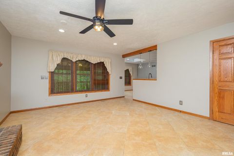 Tiny photo for 4490 Hamilton Dr Drive, Bettendorf, IA 52722 (MLS # QC4265513)