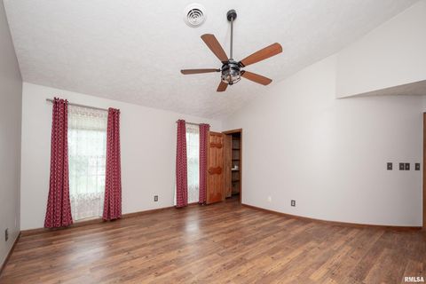 Tiny photo for 4490 Hamilton Dr Drive, Bettendorf, IA 52722 (MLS # QC4265513)