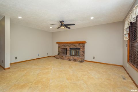 Tiny photo for 4490 Hamilton Dr Drive, Bettendorf, IA 52722 (MLS # QC4265513)