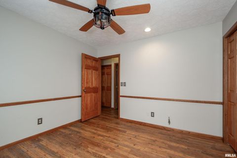 Tiny photo for 4490 Hamilton Dr Drive, Bettendorf, IA 52722 (MLS # QC4265513)