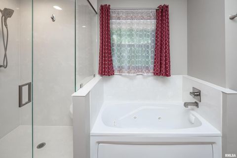 Tiny photo for 4490 Hamilton Dr Drive, Bettendorf, IA 52722 (MLS # QC4265513)