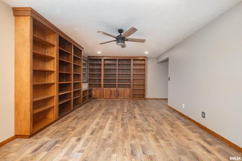 Tiny photo for 4490 Hamilton Dr Drive, Bettendorf, IA 52722 (MLS # QC4265513)