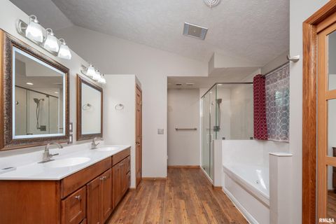 Tiny photo for 4490 HAMILTON Drive, Bettendorf, IA 52722 (MLS # QC4265513)