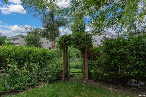 Tiny photo for 4490 Hamilton Dr Drive, Bettendorf, IA 52722 (MLS # QC4265513)