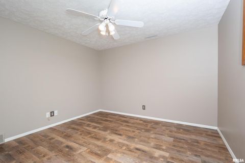 Tiny photo for 4490 Hamilton Dr Drive, Bettendorf, IA 52722 (MLS # QC4265513)