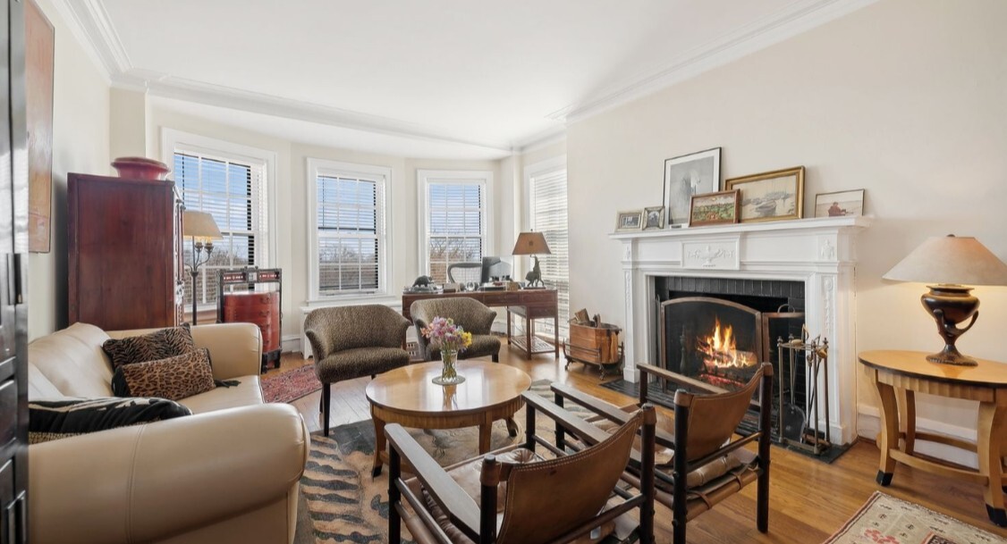 2608 N Lakeview Avenue 6D