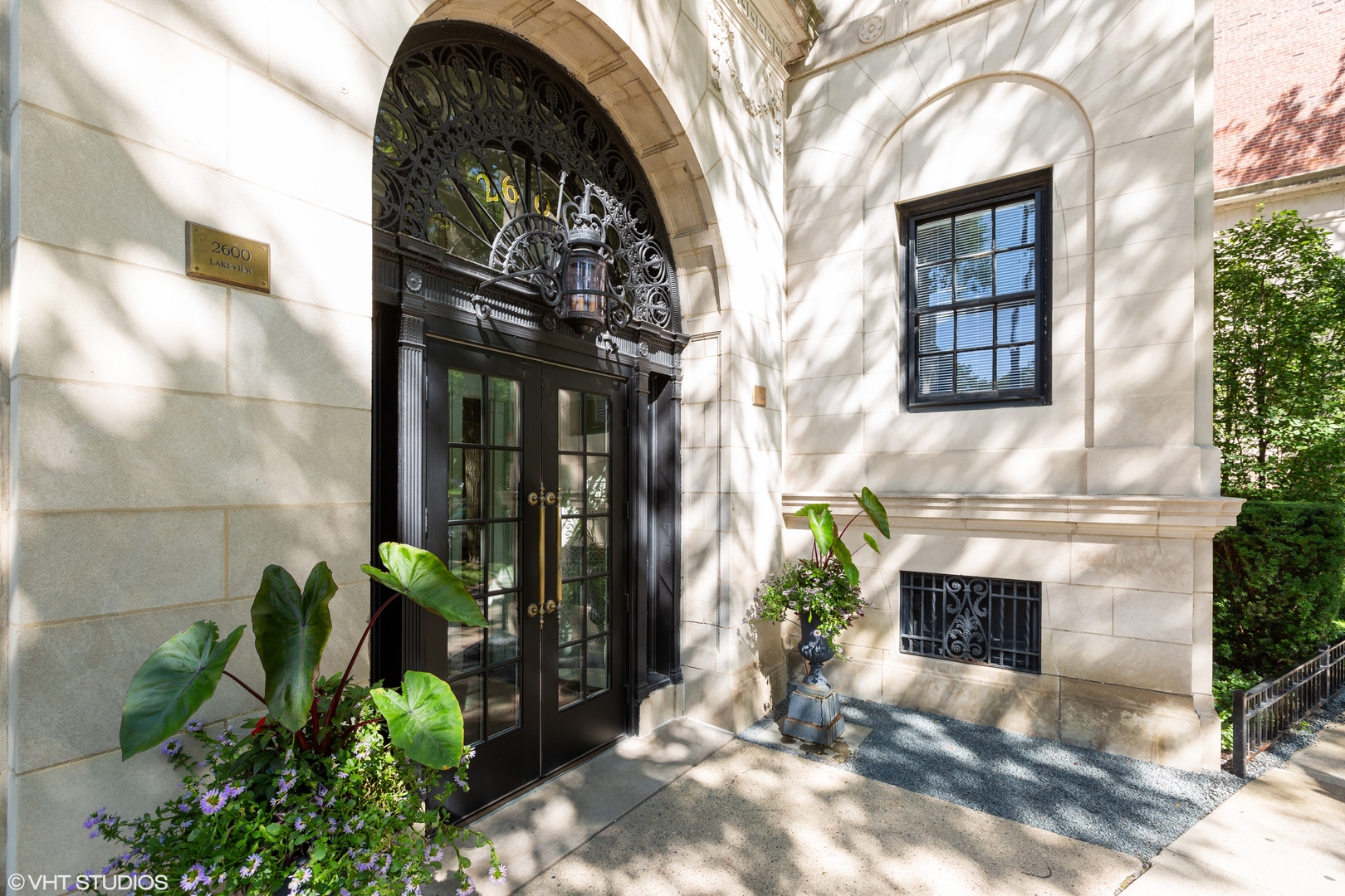 2608 N Lakeview Avenue 6D