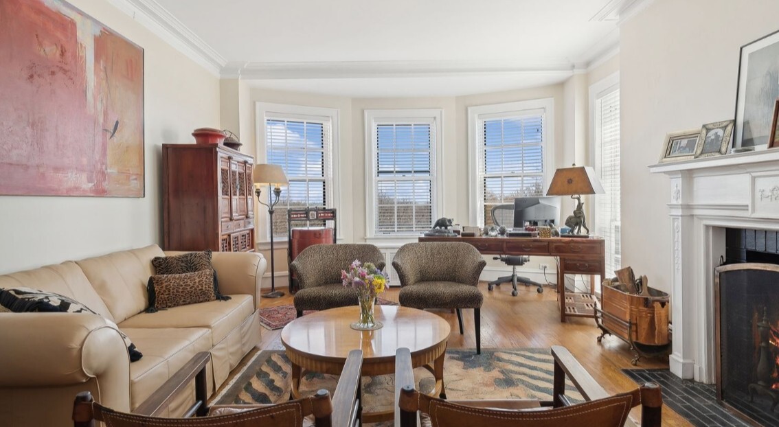 2608 N Lakeview Avenue 6D