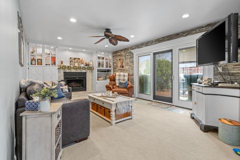 Tiny photo for 340 Stonehurst Lane, Roselle, IL 60172 (MLS # 12614982)