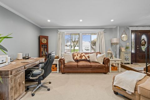 Tiny photo for 340 Stonehurst Lane, Roselle, IL 60172 (MLS # 12614982)