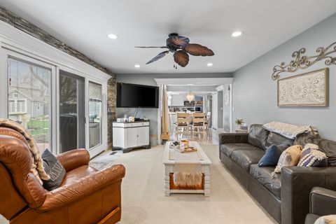 Tiny photo for 340 Stonehurst Lane, Roselle, IL 60172 (MLS # 12614982)