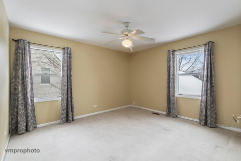 Tiny photo for 246 Montclair Road, Vernon Hills, IL 60061 (MLS # 12573788)