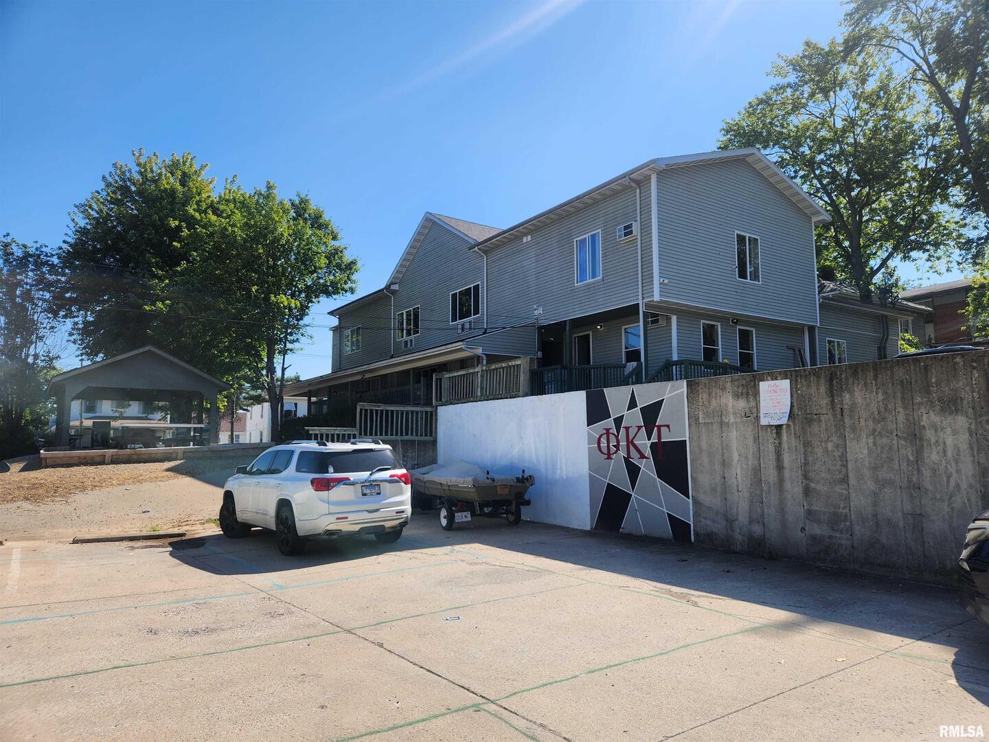 502 S UNIVERSITY Avenue