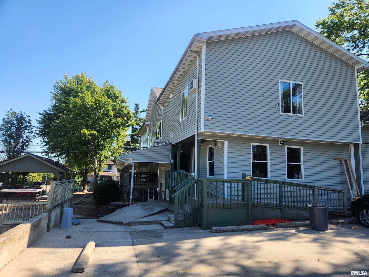 502 S UNIVERSITY Avenue