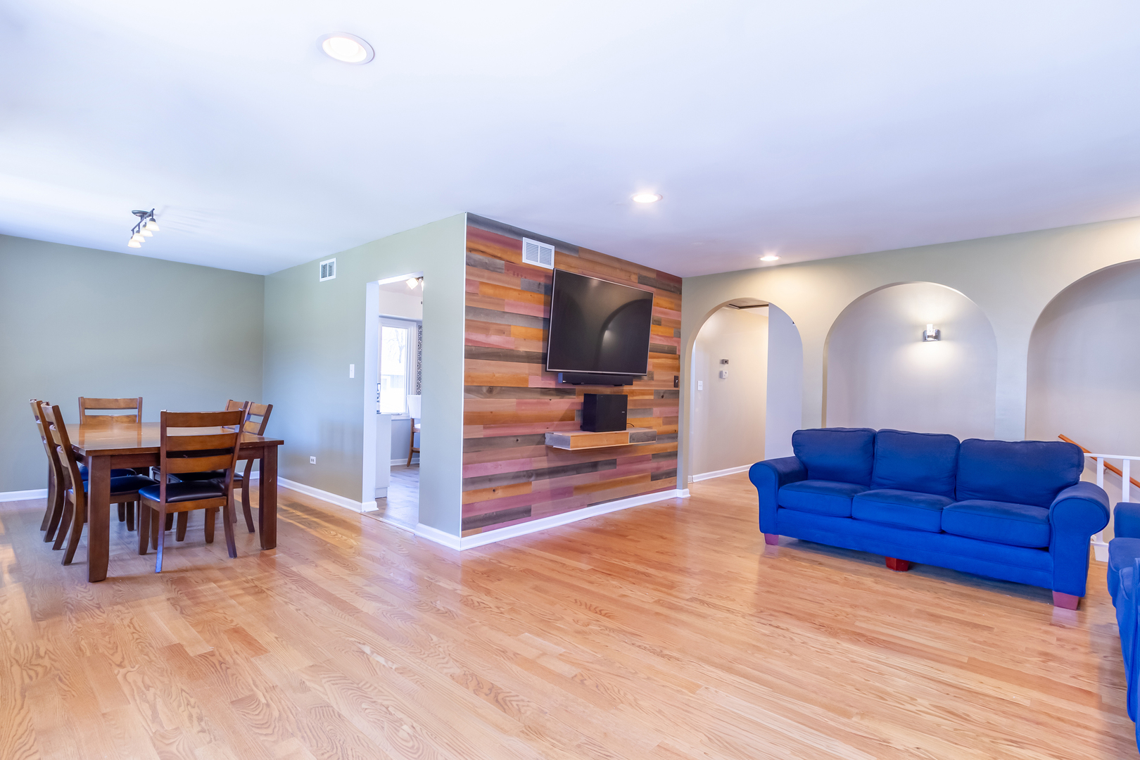 3N046 Lakeview Court