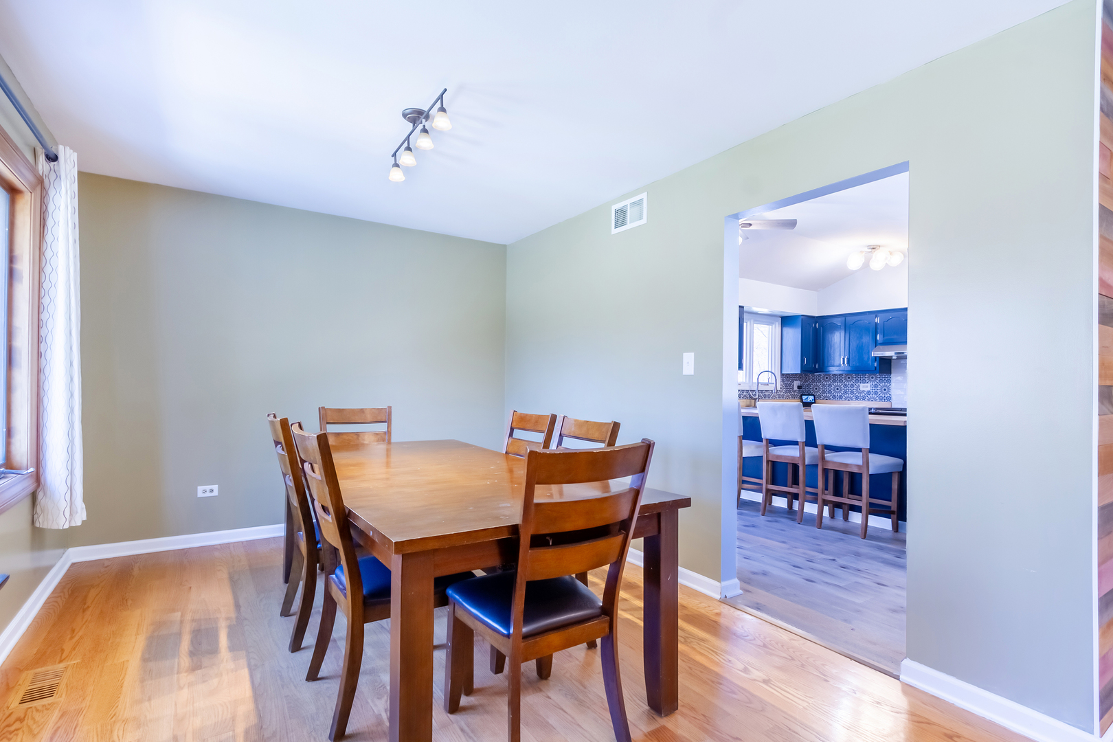 3N046 Lakeview Court