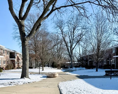 Tiny photo for 37 N Main Street N #40, Glen Ellyn, IL 60137 (MLS # 12539353)