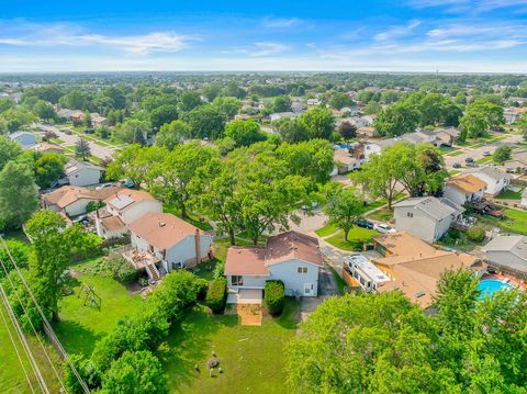 Tiny photo for 803 Oakton Avenue, Romeoville, IL 60446 (MLS # 12428087)