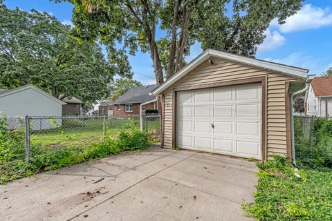 Tiny photo for 2817 Bellevue Avenue, Bettendorf, IA 52722 (MLS # 12763291)