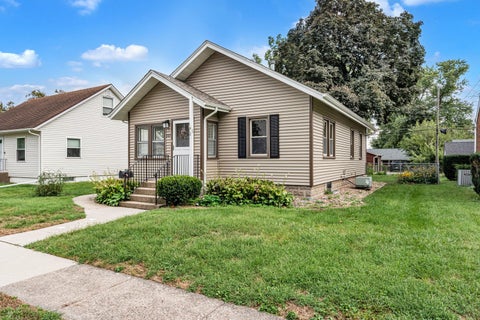 Tiny photo for 2817 Bellevue Avenue, Bettendorf, IA 52722 (MLS # 12763291)