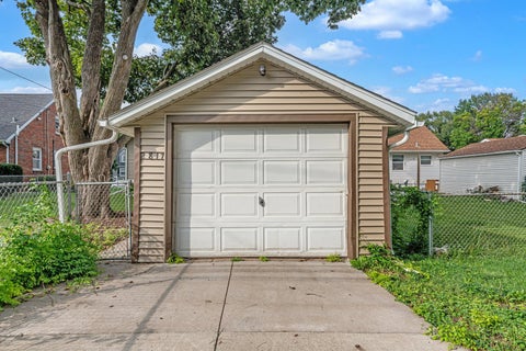 Tiny photo for 2817 Bellevue Avenue, Bettendorf, IA 52722 (MLS # 12763291)