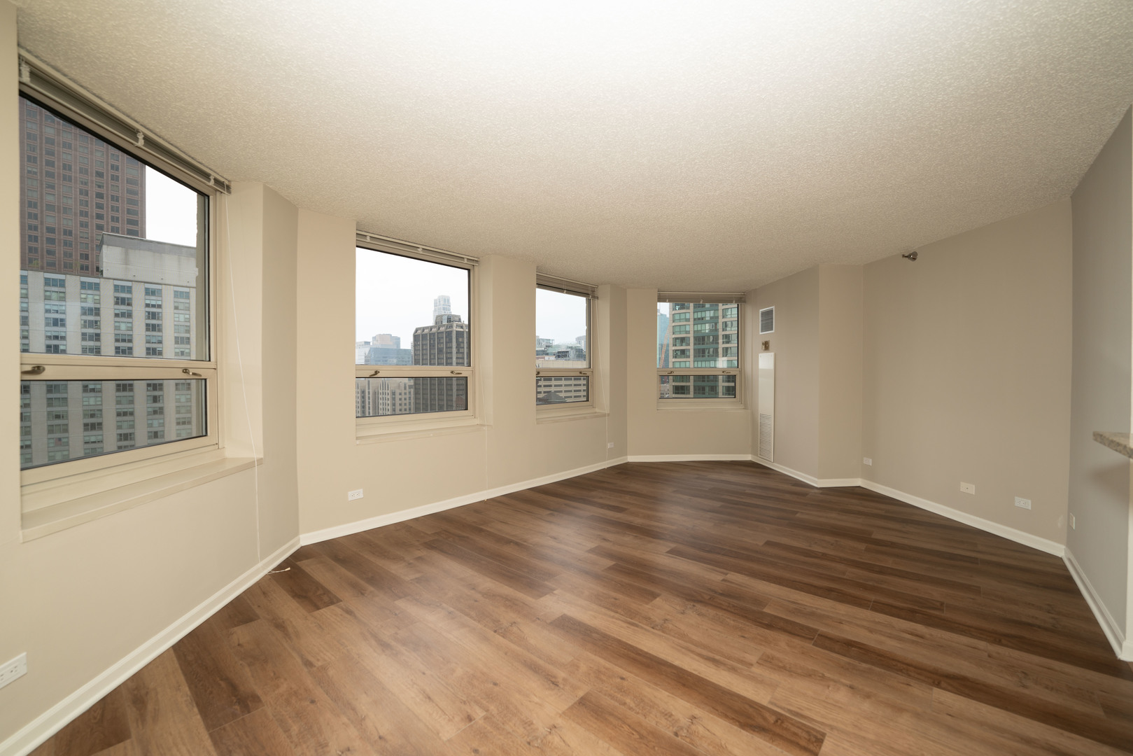 750 N RUSH Street 1807