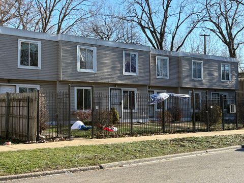 5815 S May Street Chicago IL 60621