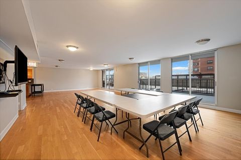 Tiny photo for 5855 N Sheridan Road #25G, Chicago, IL 60660 (MLS # 12625153)