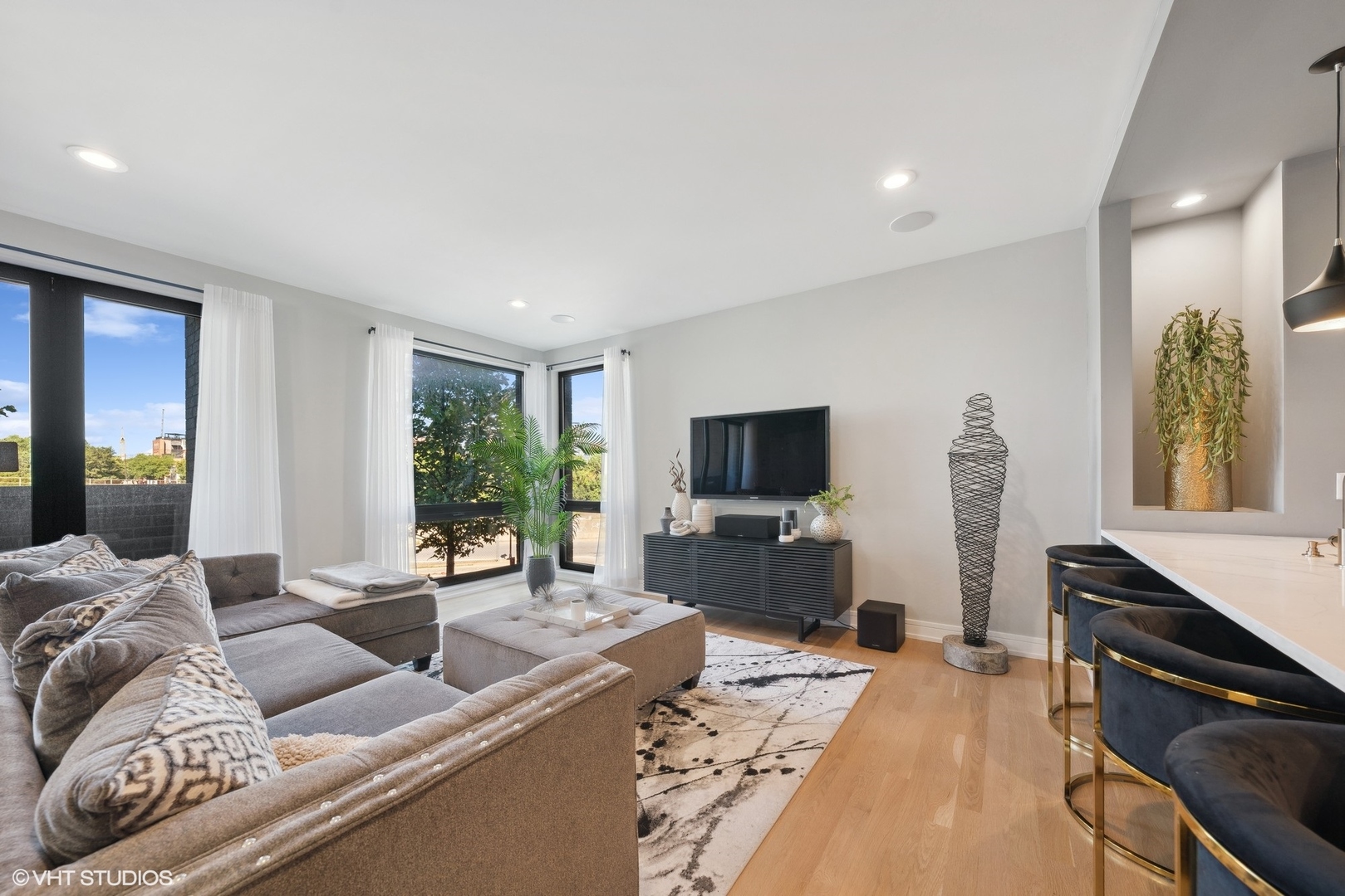 1203 W Superior Street 1B