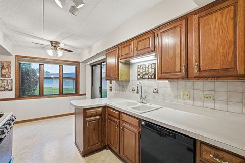 Tiny photo for 6740 180th Street #1E, Tinley Park, IL 60477 (MLS # 12520436)