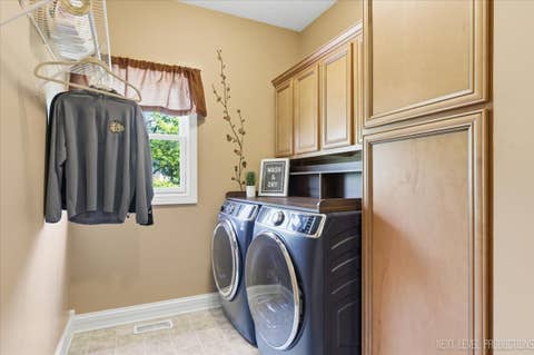 Tiny photo for 729 W Thornwood Drive, South Elgin, IL 60177 (MLS # 12654901)