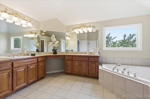 Tiny photo for 729 W Thornwood Drive, South Elgin, IL 60177 (MLS # 12654901)