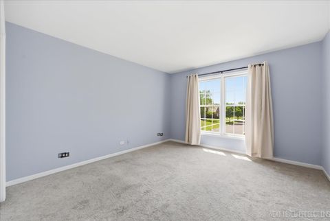 Tiny photo for 729 W Thornwood Drive, South Elgin, IL 60177 (MLS # 12654901)