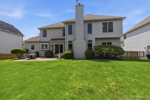 Tiny photo for 729 W Thornwood Drive, South Elgin, IL 60177 (MLS # 12654901)