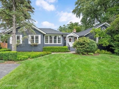 Photo of 414 Chicago Avenue, Clarendon Hills, IL 60514 (MLS # 12741194)
