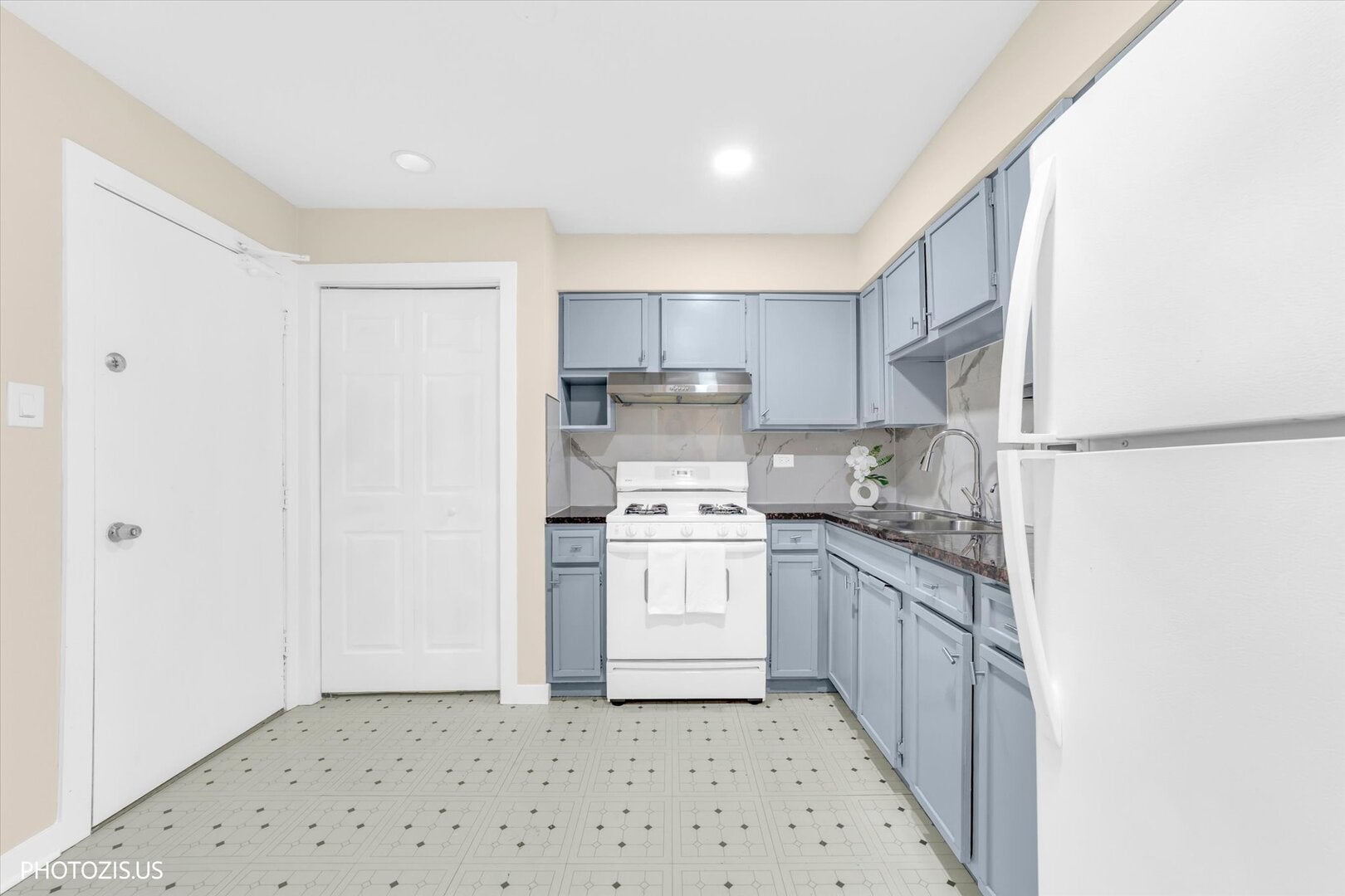 8852 N Leslie Lane 2C