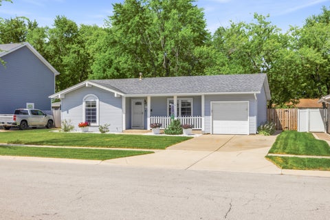 Tiny photo for 1110 W Glenn Trail, Elk Grove Village, IL 60007 (MLS # 12686947)