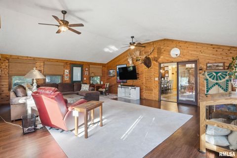 Tiny photo for 6887 COLONIAL Avenue, Bettendorf, IA 52722 (MLS # QC4268841)