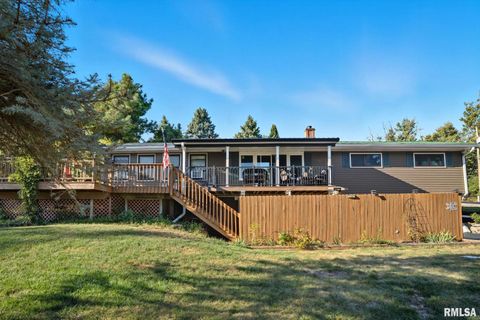 Tiny photo for 6887 COLONIAL Avenue, Bettendorf, IA 52722 (MLS # QC4268841)