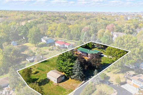 Tiny photo for 6887 COLONIAL Avenue, Bettendorf, IA 52722 (MLS # QC4268841)