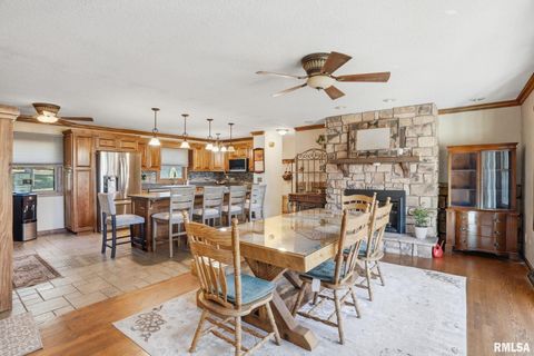 Tiny photo for 6887 COLONIAL Avenue, Bettendorf, IA 52722 (MLS # QC4268841)