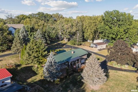 Tiny photo for 6887 COLONIAL Avenue, Bettendorf, IA 52722 (MLS # QC4268841)