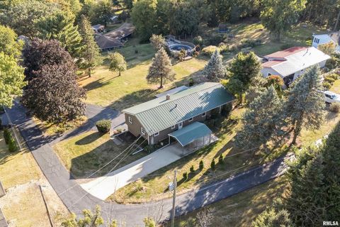 Tiny photo for 6887 COLONIAL Avenue, Bettendorf, IA 52722 (MLS # QC4268841)